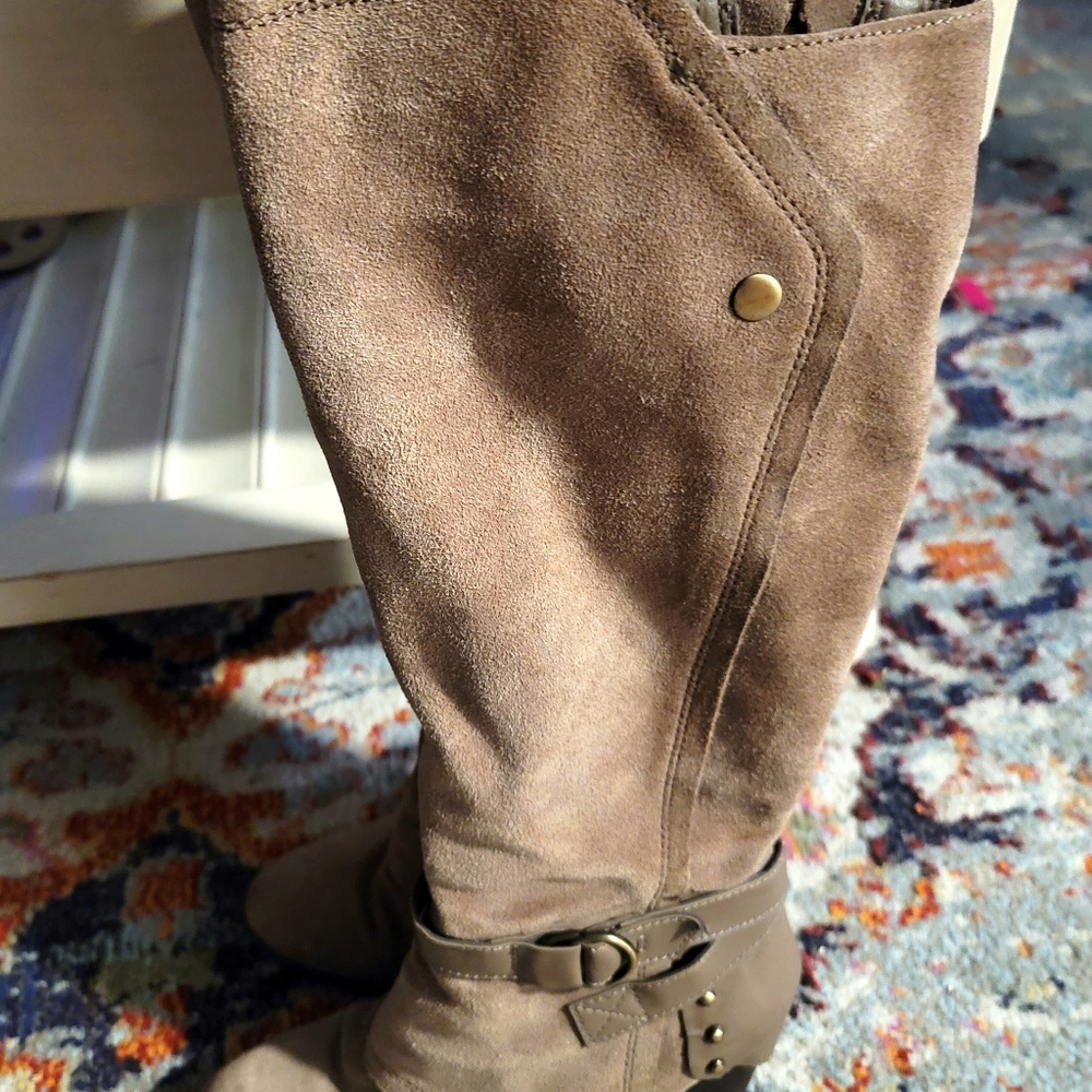 Fergie Fergalicous Tan Leather Boots 9